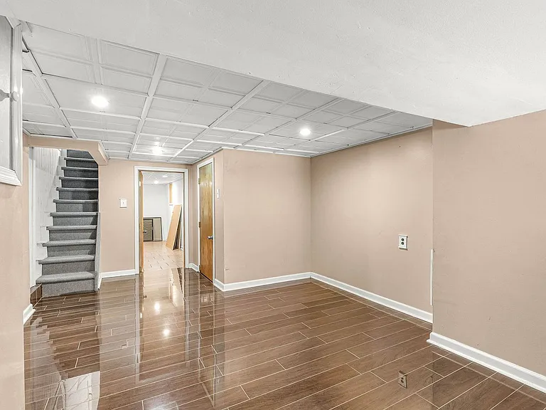 2911 S 15th St — Photo 20