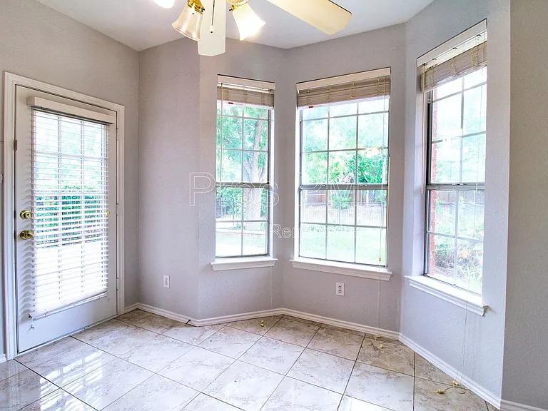 8435 Creekside Cir — Photo 16