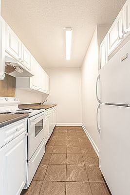 4th image of 321 W 54th St APT 508