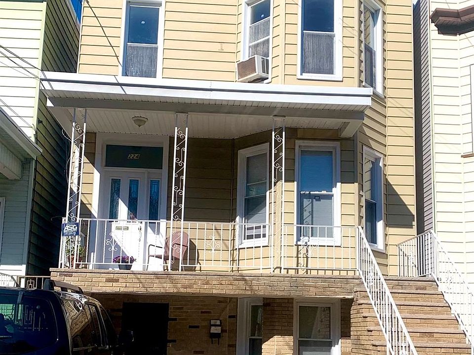 1st image of 224 Oak St #2