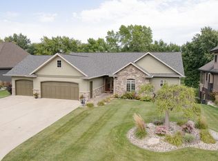 932 Emerald Pines Dr, Arnolds Park, IA 51331