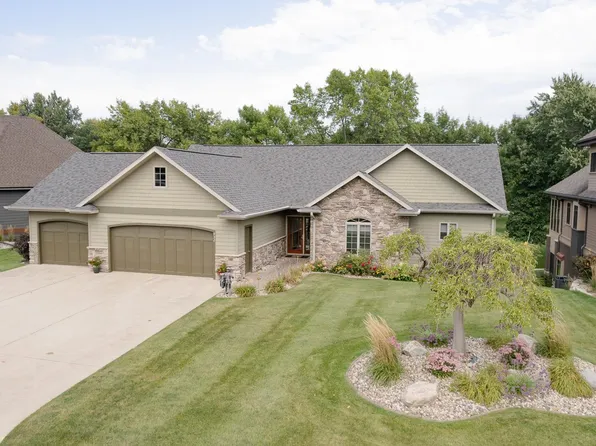 932 Emerald Pines Dr, Arnolds Park, IA 51331