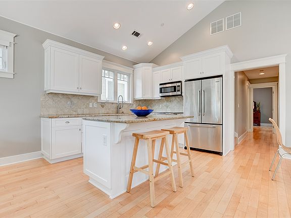5th image of 846 E Avenue