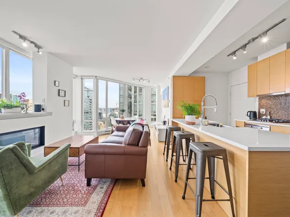 565 Smithe St #2505, Vancouver, BC V6B 0E4