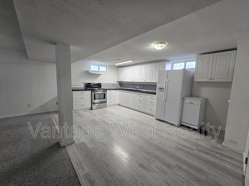 1st image of 520B Hollydell Rd