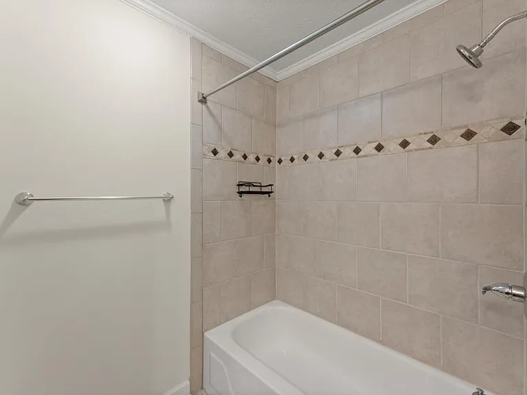 25312 Plantation Dr NE — Photo 18