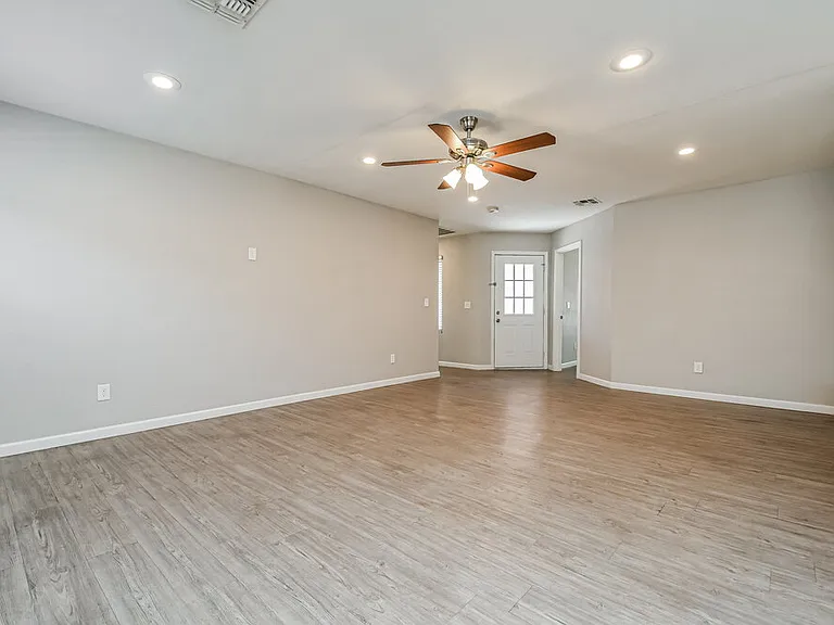 3825 E Frances Ln — Photo 4