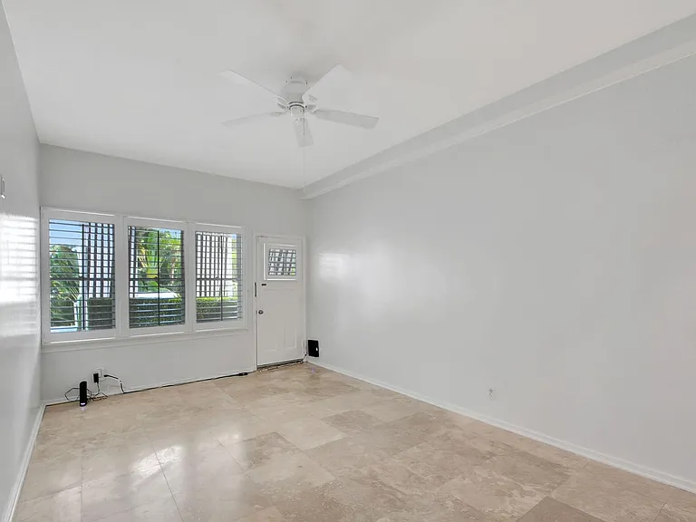 218 Worth Ave — Photo 11