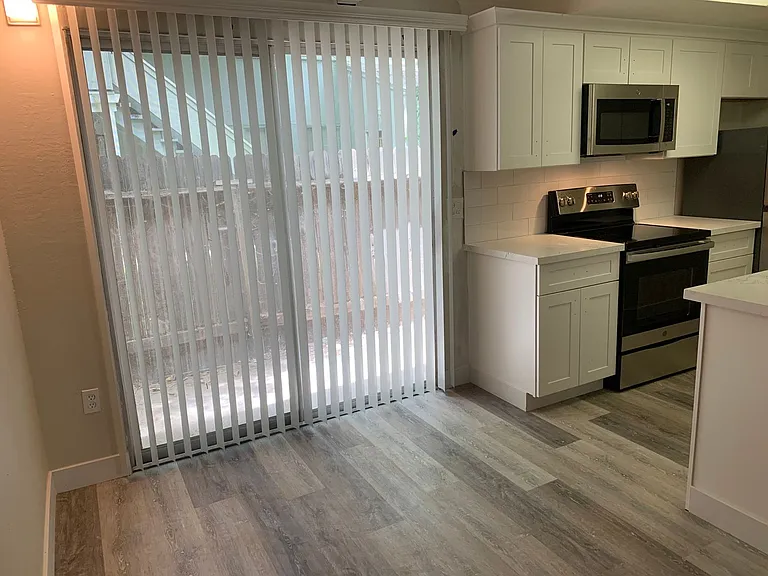2708 C St #10 — Photo 4