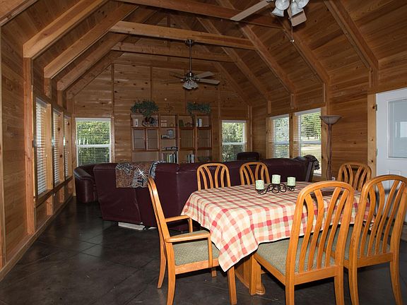 Dining area between kitchen and living area