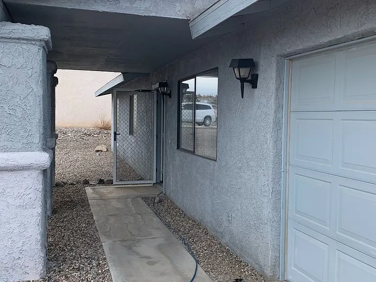 4040 Challenger Dr — Photo 1