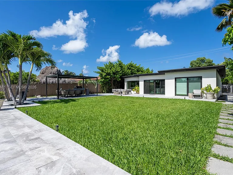 7850 Hawthorne Ave — Photo 8