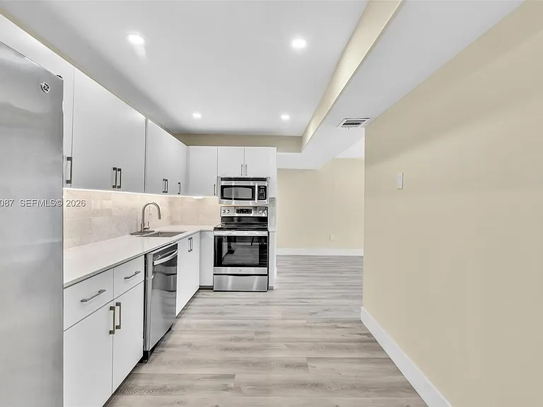 9124 Collins Ave #304 — Photo 9
