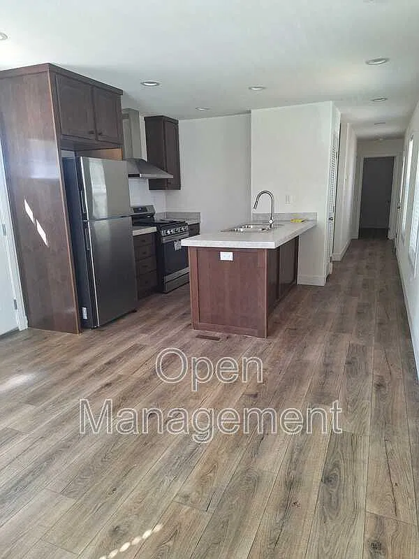 2 bed, 1.0 bath, 672 sqft, $1,000 — Photo 4