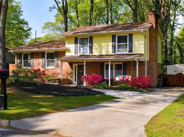 3010 Stratford Dr, Greensboro, NC 27408