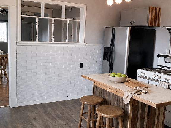 3rd image of 2348 Seneca St #2
