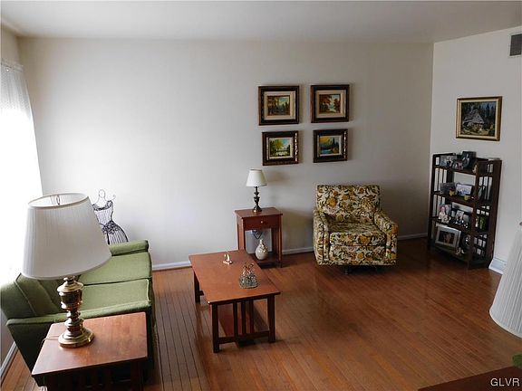 4th image of 1104 Lincoln Ave