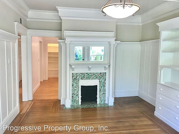 5th image of 325 Webster St