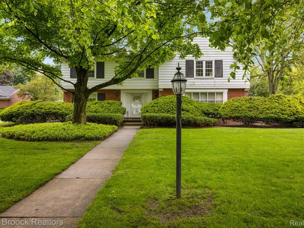 3287 Bradway Blvd, Bloomfield Hills, MI 48301