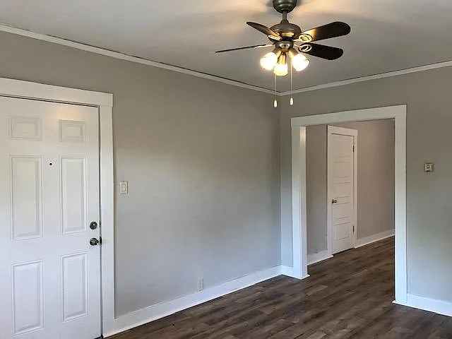 Enter into the apartment into a spacious living space with wood laminate flooring, ceiling fan, windows for ample natural light.