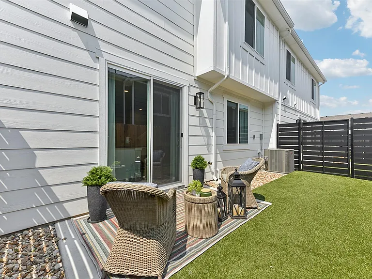 9304 Felix Sparke Dr — Photo 36