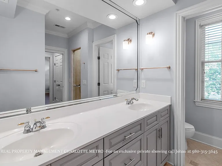 529 Queens Rd — Photo 65
