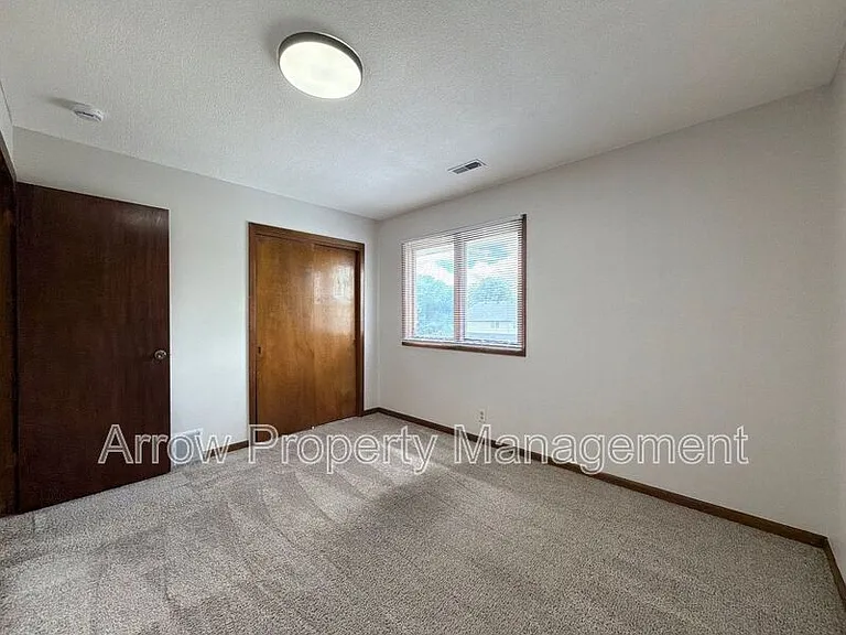 3831 S 46th St #11 — Photo 9