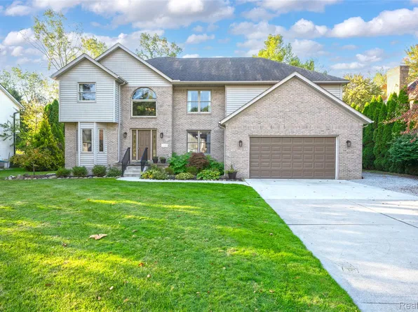 1165 Joanwood Dr, Marysville, MI 48040