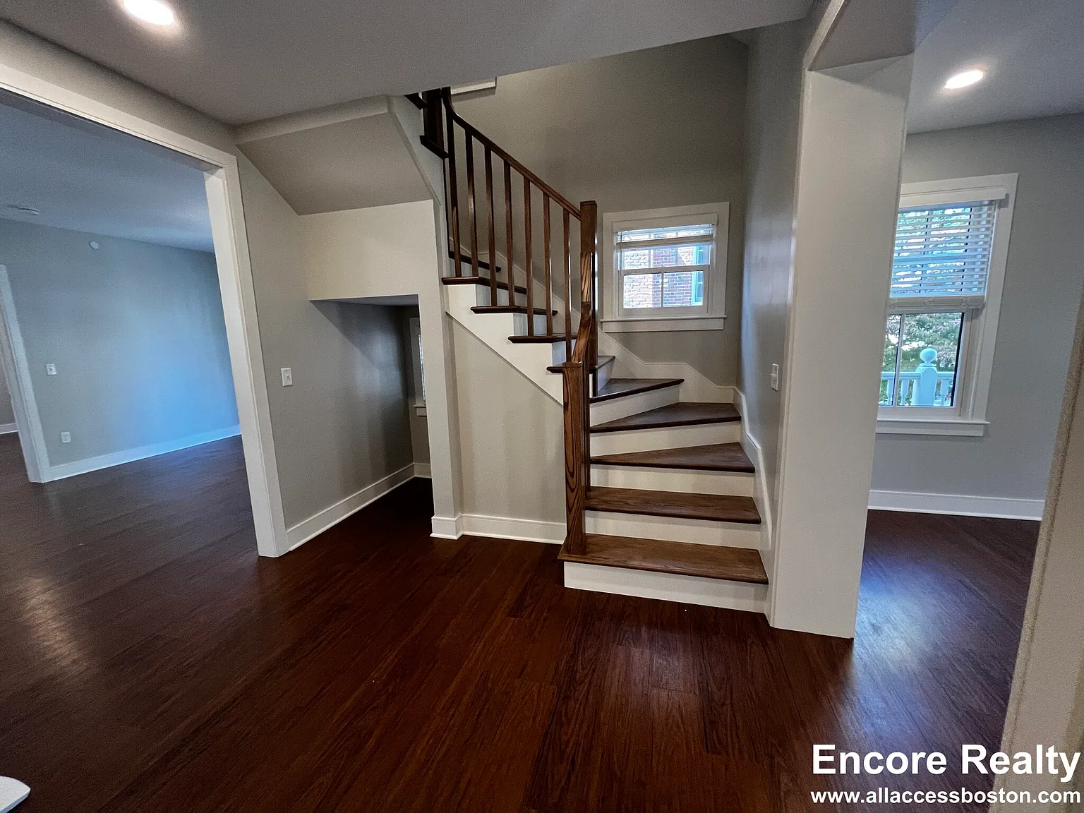 3 bed, 3.5 bath, 9999 sqft, $9,200 — Photo 4