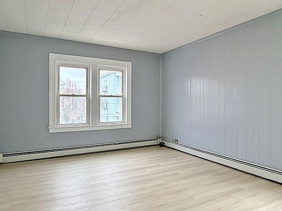 3rd image of 187 Sisson St