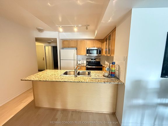 3rd image of 761 Bay St Unit 1402