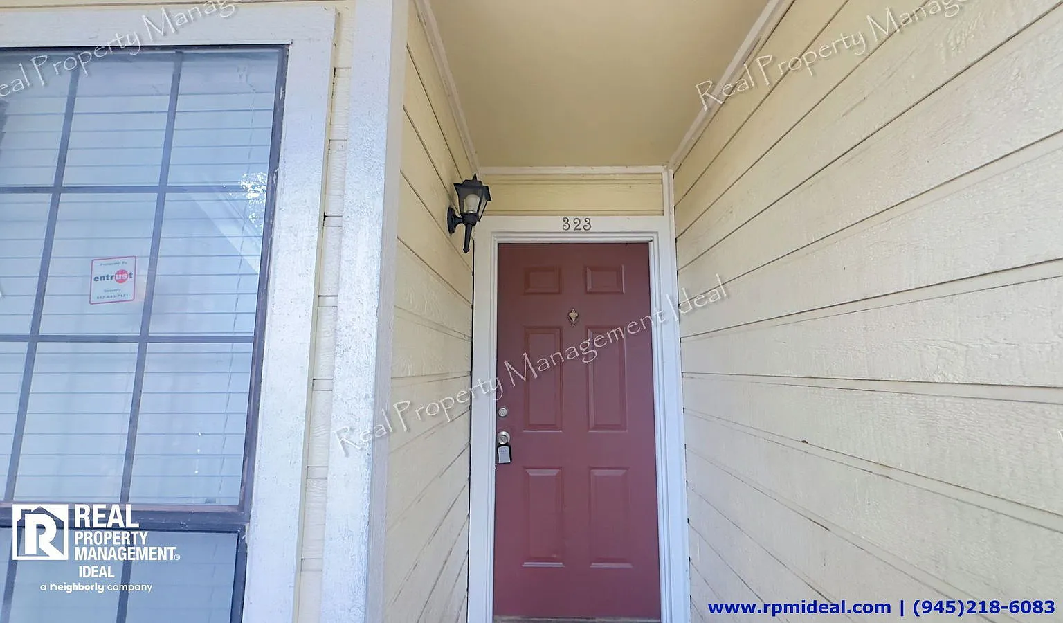 2 bed, 1.0 bath, 823 sqft, $997 — Photo 1