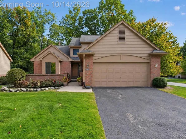 6645 Heron Pt, West Bloomfield, MI 48323