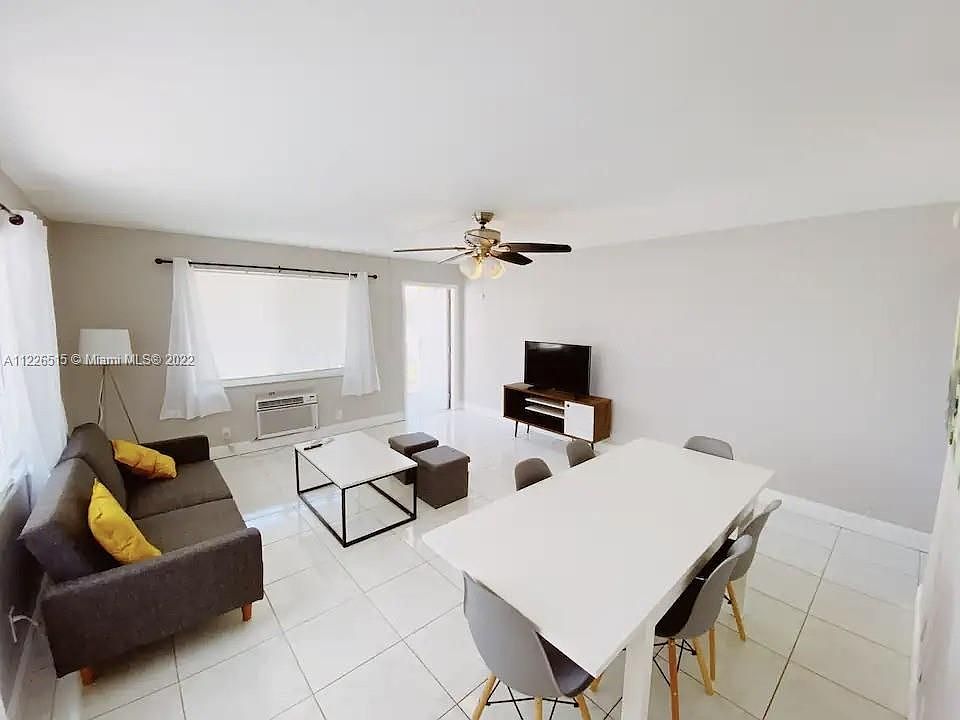 1st image of 822 NE 18th Ave APT 2