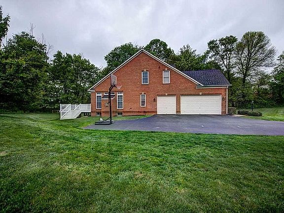 4th image of 3156 Southfield Dr
