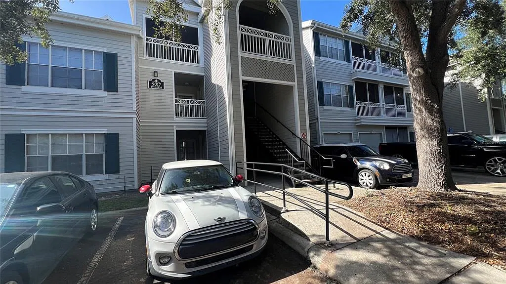 1 bed, 1.0 bath, 650 sqft, $1,300 — Photo 1