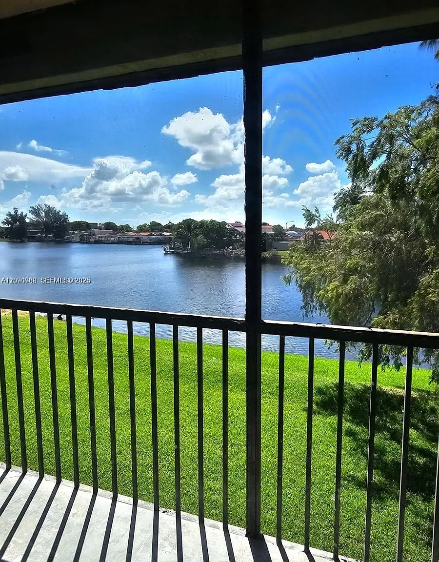 Lago Grande Three-A Condo — Photo 1