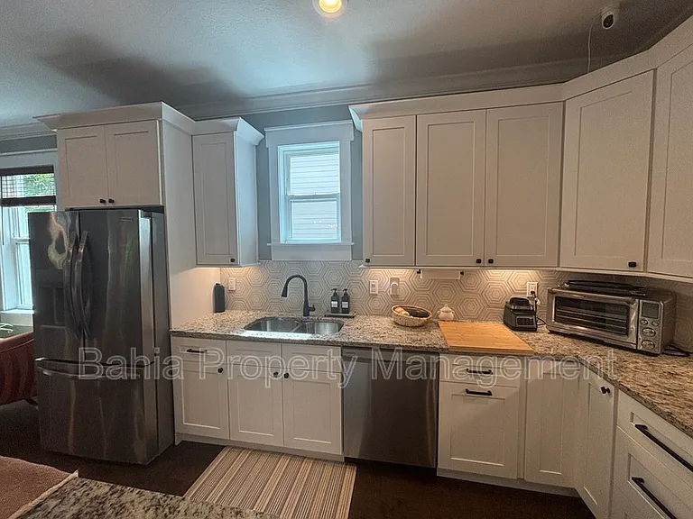211 E Adalee St — Photo 11