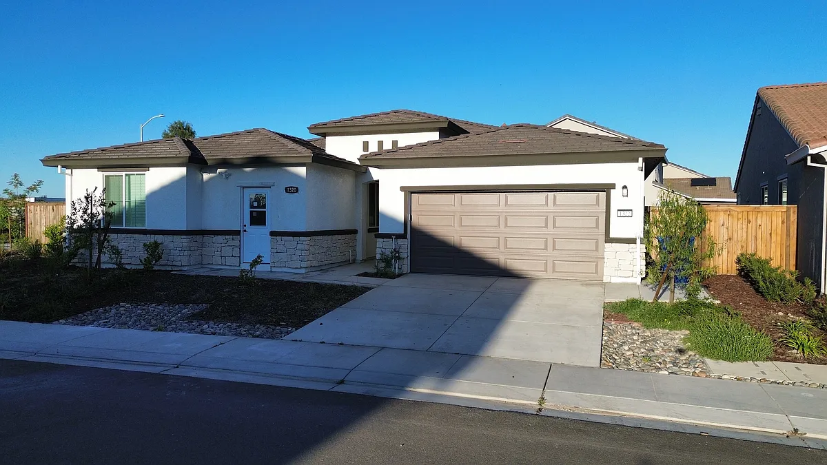 Building Photo - 1322 Ascot Ln