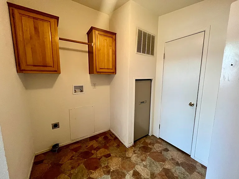 2054 Marion Ave — Photo 14