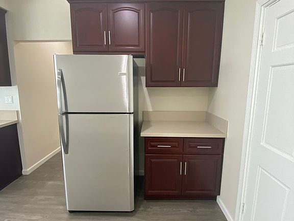 5th image of 1431 Cedar Ave #11