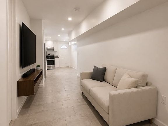 5th image of 217 Washington St #1L