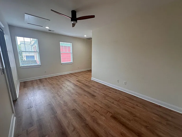 754 Murray Ave — Photo 27