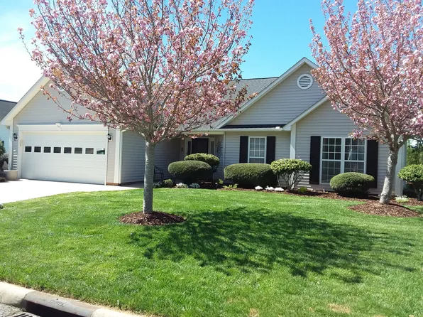 37 Stonehollow Rd, Fletcher, NC 28732