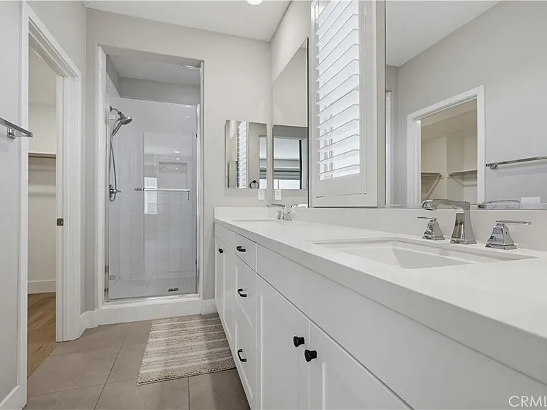 215 Carmine — Photo 16