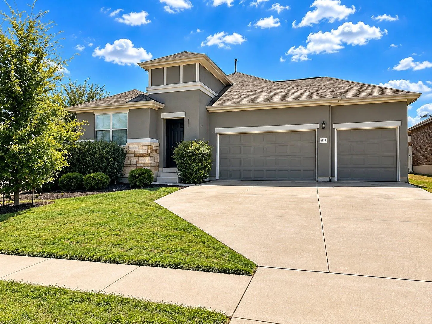 4 bed, 2.5 bath, 2261 sqft, $2,395 — Photo 1