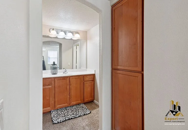 900 Moon Cir #922 — Photo 21