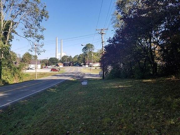 5th image of 818 W Race St