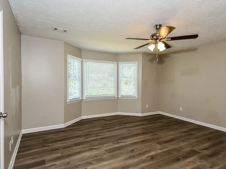 4936 Condor Pl NE — Photo 11