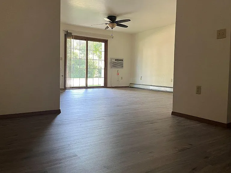 220 W Valley Rd — Photo 13